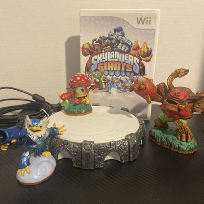 Skylanders Giants Wii Game Bundle – Disc, Portal of Power & 3 Figures – Tested - Image 1 of 4