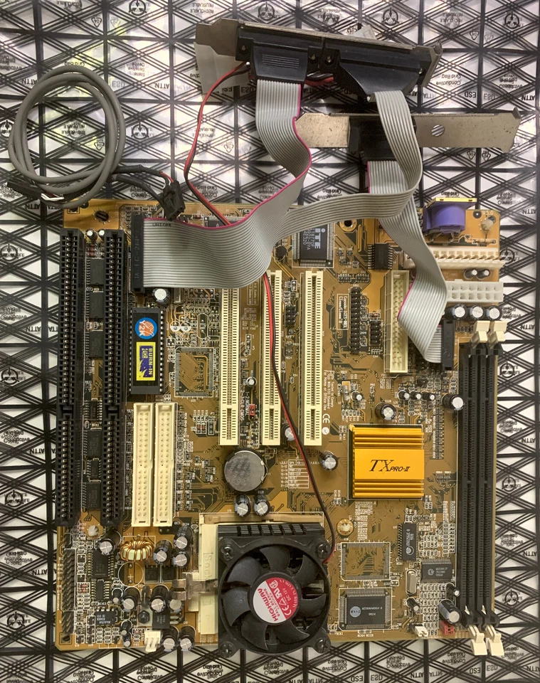 Vintage PCCHips M5998101235 ATX Motherboard w/ Intel Pentium MMX 150MHz CPU - Image 1 of 4