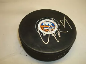 Disco de hockey Cory Conacher firmado por los New York Islanders autografiado 1A - Imagen 1 de 2