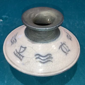 Raku Pottery Vase Signed C Matti - Maui Hawaiian Petroglyphs small Chip On Top - Picture 1 of 9