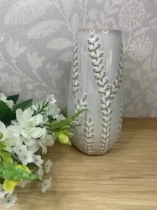   Cream Vase with Repeated Trailing Embossed Leaves Detail 17cm - Picture 1 of 5