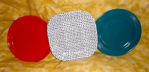 3 platos de plástico surtidos verde azulado naranja blanco con manchas negras cuadrados y redondos - Imagen 1 de 2