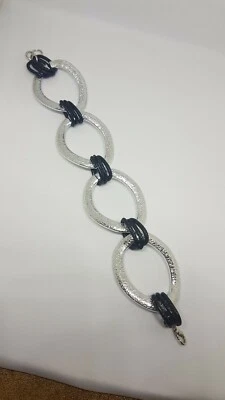 Bracciale realizzato a mano in alluminio argento e nero NUOVO Handmade  - Immagine 1 di 2