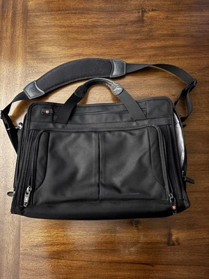 Maletín negro para portátil Victorinox Foto 1 de 4