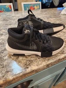 Nike LeBron Witness VIII schwarz weiß Herren Größe 9 Basketballschuhe Sneaker niedrig - Bild 1 von 9