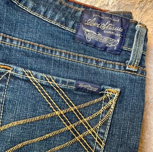 Vintage Levis Jeans Unisex Size 13 Juniors Bell Bottom Flare Orang Tab - Picture 1 of 8