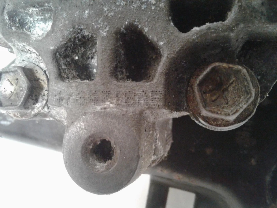 Bomba de dirección asistida usada se adapta a: Chrysler Sebring Sdn 2004 2,4 grado A Foto 1 de 4