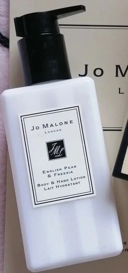 JO MALONE ENGLISH PEAR AND FREESIA BODY & HAND LOTION - 250ML - BOXED  - Image 1 of 1