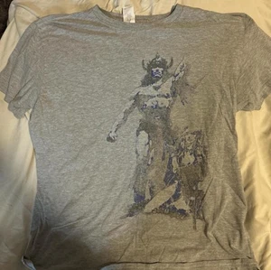 Conan the Barbarian & Valeria Men's T Shirt XL Faded Arnold Schwarzenegger - Picture 1 of 2