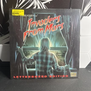 INVADERS FROM MARS LASERDISC LETTERBOXED EDITION DIGITAL WIDESCREEN SCI-FI - Foto 1 di 4