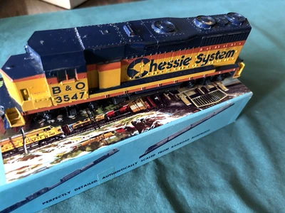 Athearn Blue Box #4228 GP-35, Chessie #3547 - Nonpowered, HO - Image 1 of 4