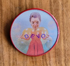 DEVO 1978 WB PROMO Vari-Vue Lenticular 3” Button~ Balloon Boob Girl~~QUITE RARE! - Picture 1 of 4