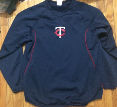 Minnesota Twins Sweatshirt Batting Practice Shirt Under Undershirt size Medium Cover