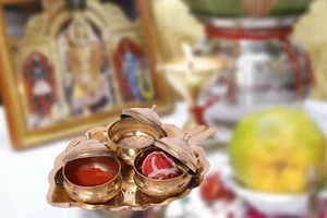 Brass Chandan Roli Tika Set Chawal Akshat Haldi Dibbi Kumkum Holder Box with Lid - Picture 1 of 6