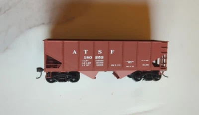 HO Accurail ATSF Santa Fe 180253 34' 2 Bay Hopper Ore Car w/Kadees -Soft Steps - Image 1 of 4