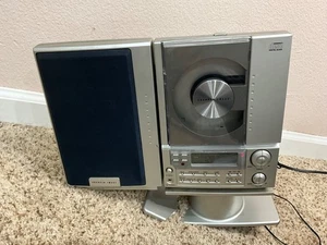 Sharper Image S0226 Vertical CD Player & AM/FM Digital Tuner Radio & Remote READ - Picture 1 of 6
