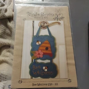 Bird Brain Designs Bee Welcome Sign #311 Door Knob Sign Hand Embroidery NEW - Picture 1 of 2
