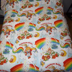 Vintage 1983 RAINBOW BRITE Full Quilted Tagesdecke Bettdecke Rüschen Bettwäsche Punze - Bild 1 von 5
