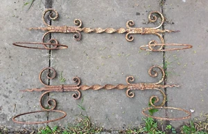 A Pair of antique French wrought iron wall plant pot holders - Set 2 - Picture 1 of 3