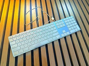 Apple White Slim Apple Keyboard Genuine ✶ Numbers ✶ A2143 - Picture 1 of 3