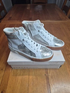 Blowfish Malibu Hi Top Trainers IN White/Silver Size 7 -Broken Zip - Picture 1 of 10
