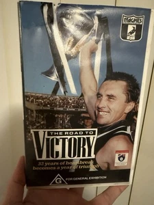 EL CAMINO A LA VICTORIA ~ COLLINGWOOD ~ URRACAS ~ CASI NUEVO VIDEO PAL VHS - Imagen 1 de 2