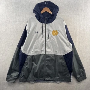Chaqueta Under Armour Notre Dame 4XL Gris Cortavientos Con Capucha Cremallera Completa Fútbol - Imagen 1 de 17