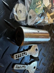 Banham Barrel Lock With Key - As Per Image - Picture 1 of 2