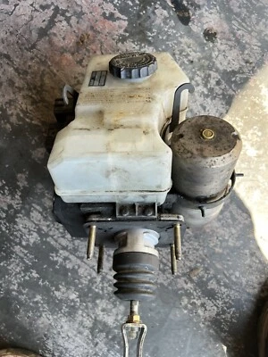 Módulo de control ABS genuino Toyota 4Runner 2001-02 Foto 1 de 4