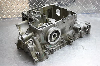 99 - 02 YZF Yamaha R6 Engine Motor Lower Case Damaged — 第 1/4 张图片