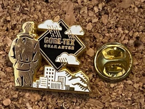 H6 (31) PIN 'S ENAMEL HIGH QUALITY PIN ARTHUS BERTRAND PARIS GORE TEX - Picture 1 of 1