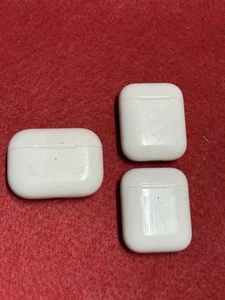 Lots of 3 Apple AirPods / Airpod Pros W/ Cases AS IS - Zdjęcie 1 z 11