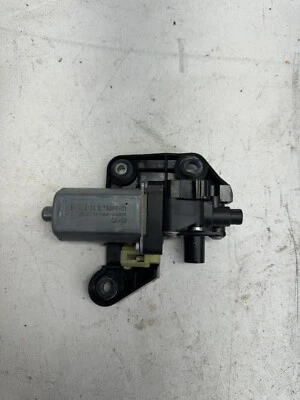 BMW 750LI XDRIVE 2010-2015 - Parasol ventana trasera izquierda / Motor parasol Foto 1 de 4