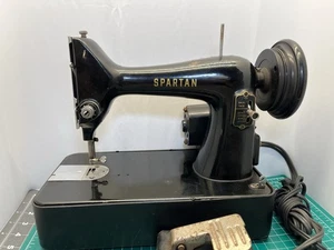 Vtg Singer Spartan 192K Compact Sewing Machine Simanco RFJ9-8 & Foot Pedal As Is - Picture 1 of 4