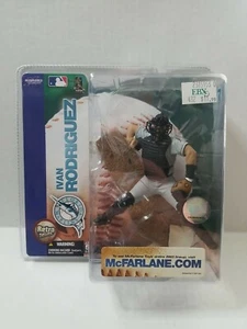 ⚾️McFARLANE MLB SERIES 7~ IVAN RODRIGUEZ ~ FLORIDA MARLINS CHASE VARIANT RETRO🌝 - Picture 1 of 7