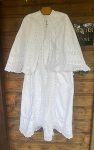 Superbe robe manteau cape de baptême en piqué blanc et broderies mains ( v17 ) - Imagen 1 de 16