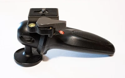 Manfrotto 327RC2 Magnesium grip ball head with Quick Release (Black) - Image 1 of 4