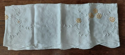 Bordure d'étagère ou de cheminée lin brodé - Photo 1/4