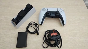 PS5 Controller Sony DualSense White  + Dual Charging Station official Sony - Picture 1 of 6