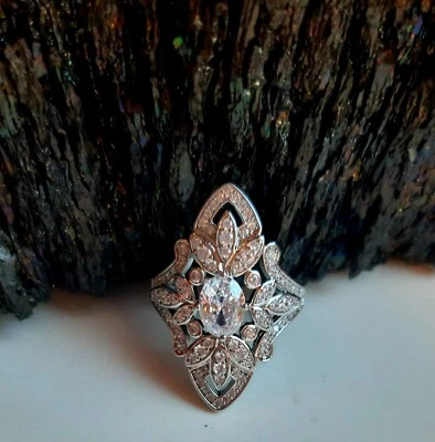 Funkelnder Cocktail Ring im Art Decò Stil°. - Bild 1 von 4