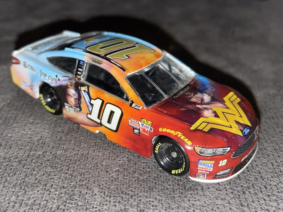 Danica Patrick #10 CSU One Cure 神奇女侠 2017 福特 Fusion 1: 64 Lionel LOOSE — 第 1/4 张图片