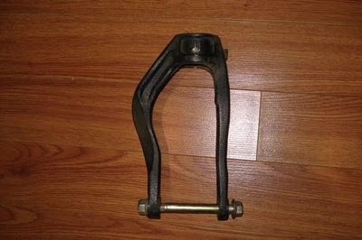 Honda CRV CR-V 1997 OEM horquilla de montaje de amortiguador de puntal inferior delantero izquierdo, con pernos Foto 1 de 2