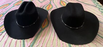 Dos sombreros de vaquero de lana negros Justin de 6-1/4” y 6-1/2” bandas de cuero con dijes ¿SIN USAR? Foto 1 de 4