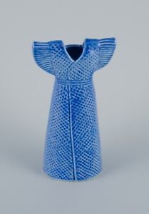 Lisa Larson (1931-) pour Gustavsberg. Vase bleu grès en forme de robe.