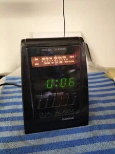 Radio Sveglia Maximal RC 1535 Am/Fm Digital Clock Radio Usada Pero Funciona - Imagen 1 de 12