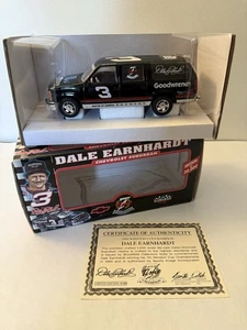 Dale Earnhardt Chevrolet Suburban Edition of 30.000 - 7 Time Champion - Bild 1 von 7