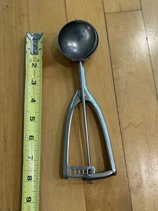 VOLLRATH STAINLESS STEEL #47153 DISHER SIZE 12 2 OZ. UNIVERSAL SQUEEZE HANDLE - Picture 1 of 11