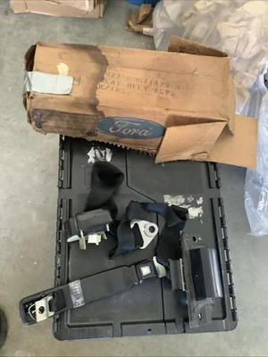 ¿Nos 1974-1978? Cinturón de seguridad negro Cobra Ford Mustang D4ZZ-69611A73-M Foto 1 de 4