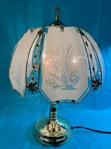 Excellent design touch on table lamp - Picture 1 of 1