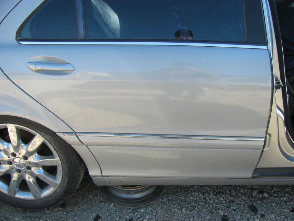 MERCEDES-BENZ W220 S430 S500 MAÇANETA TRASEIRA DIREITA PRATA 00 01 02 03 04 05 06 - Imagem 1 de 1